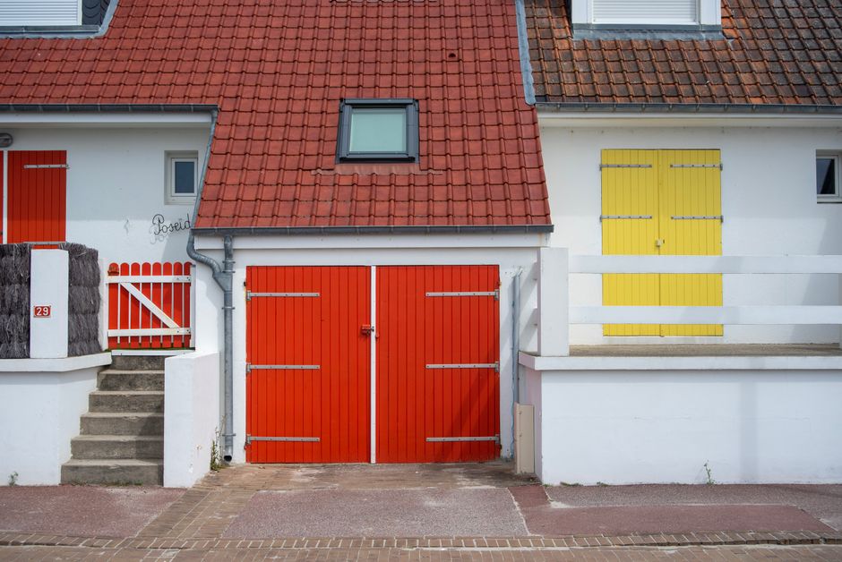 Close view of a freshly painted wall and window frame